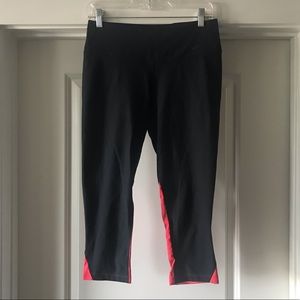 Nike Dri-fit Capri mesh detail